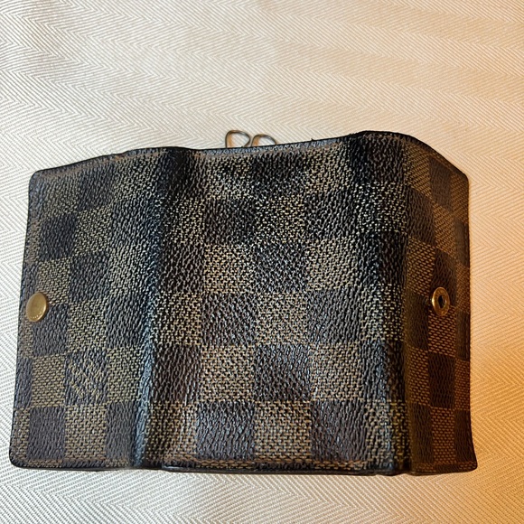 LOUIS VUITTON LV Damier Ebene  6 Key Case - Picture 7 of 8